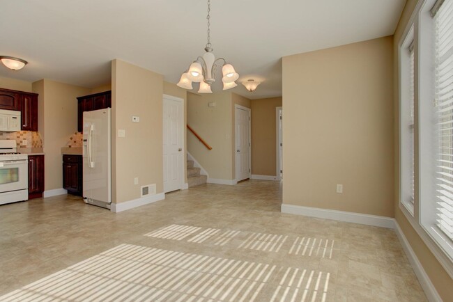 Building Photo - Large luxury end unit townhome in Hempfiel...