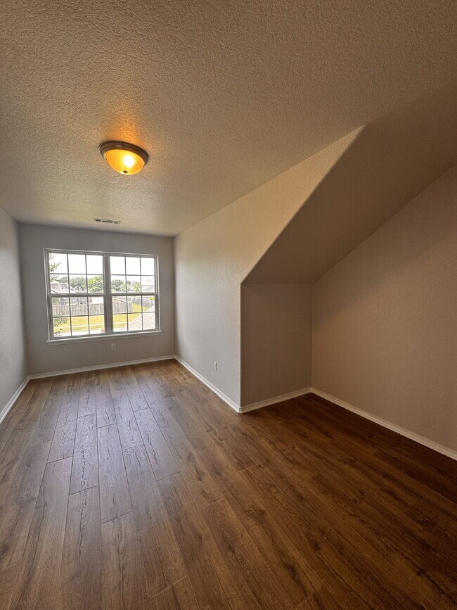 Building Photo - 11723 E Creek Ln