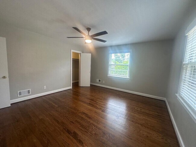 Building Photo - SW City Duplex!
