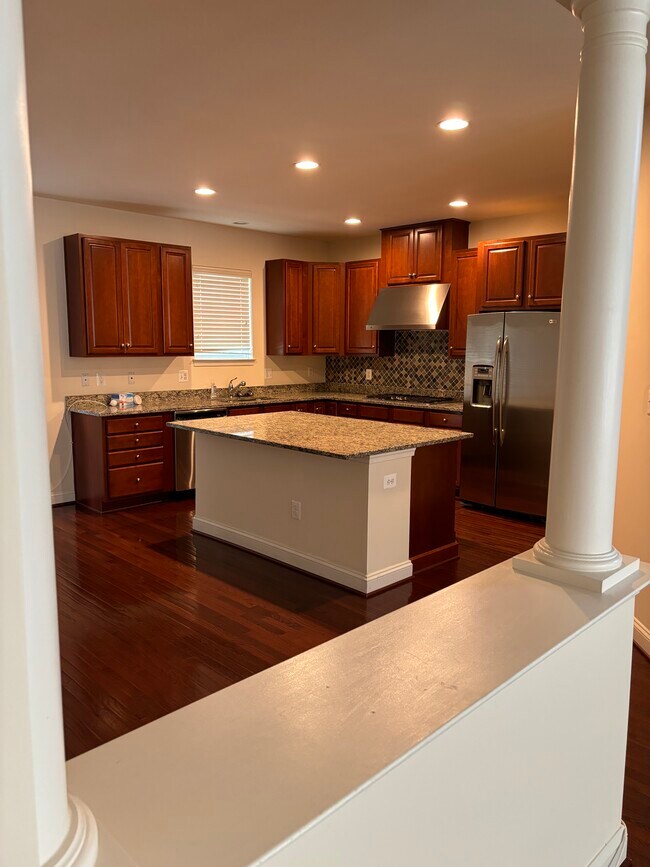 Building Photo - 2655 Glenriver Way