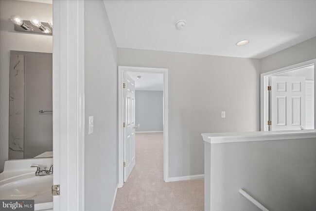 Building Photo - 103 Holmes St