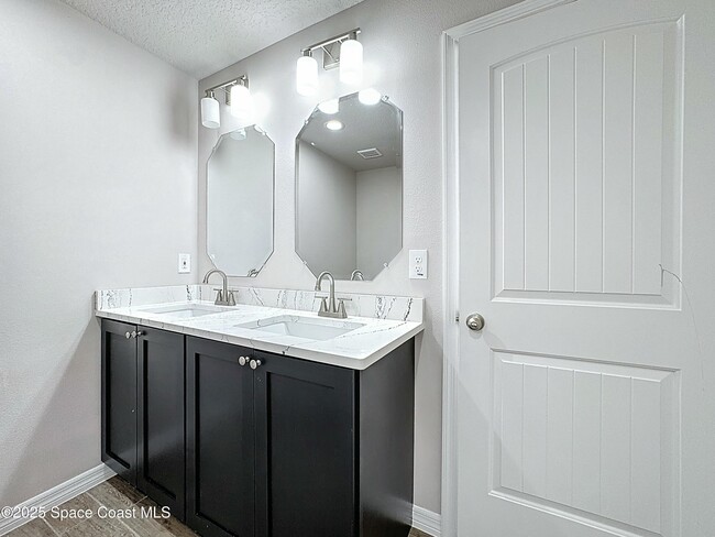 Building Photo - 512 L M Davey Ln