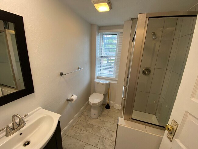 Building Photo - Dennison Ave 866-868 CR