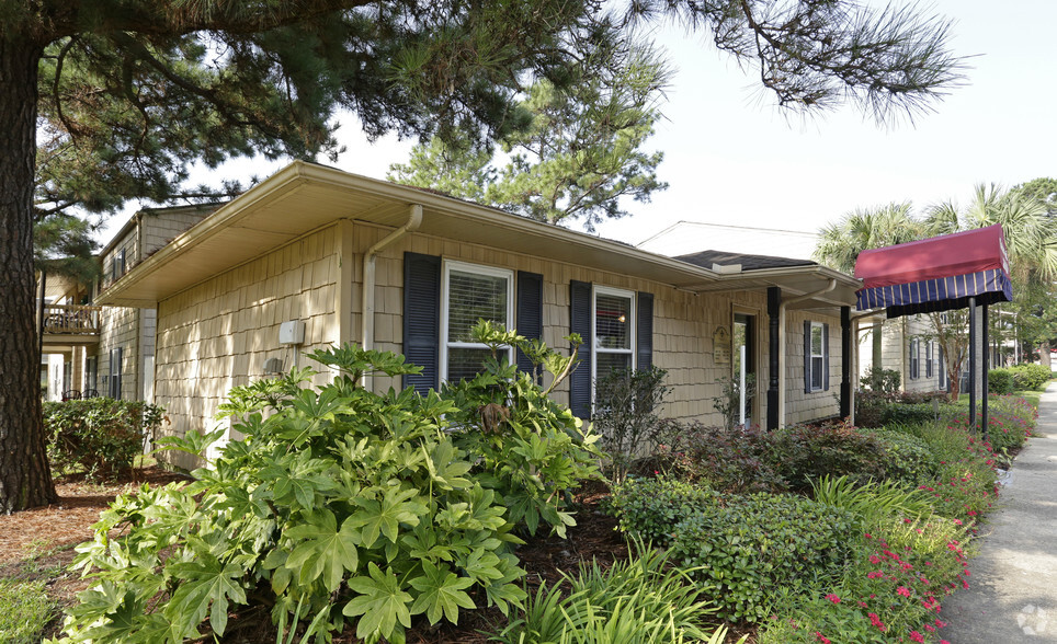 Building Photo - Cedarwood