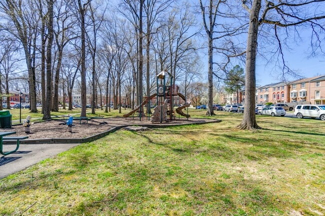 Building Photo - 7913 Central Park Cir