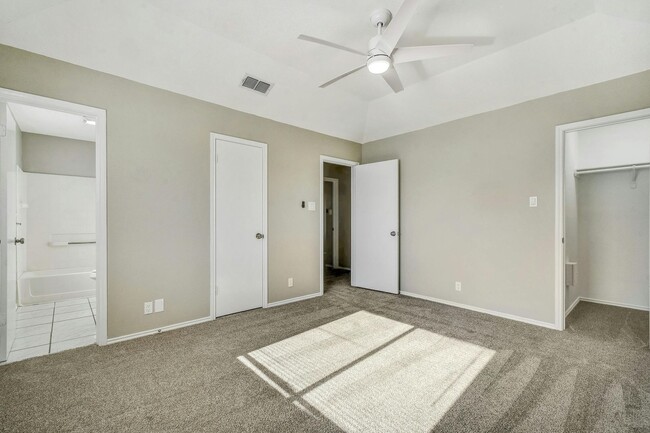 Building Photo - Newly remodeled 3 bed, 2.5 bath in gated c...