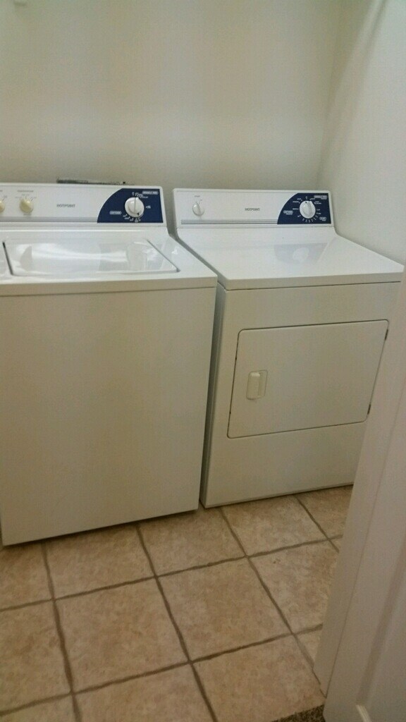 Full Size Laundry - 2021 S 8th St