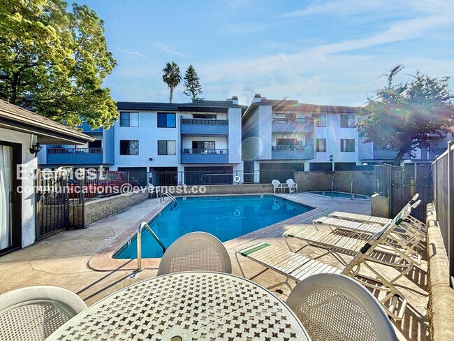 Building Photo - 3215 Midway Dr