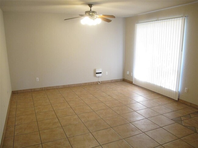 Building Photo - 902 Quartz Ct