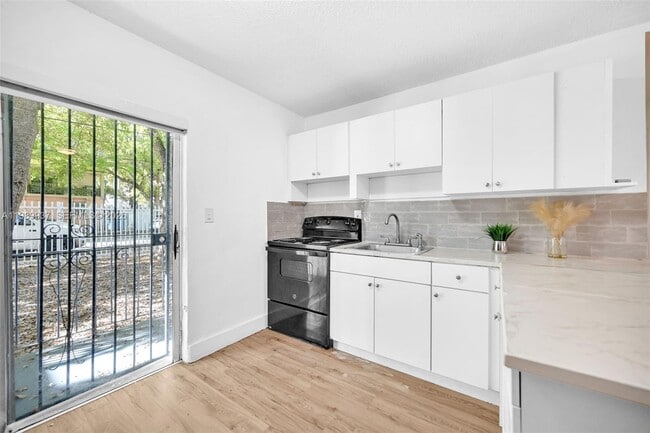 Building Photo - 641 NW 2nd St