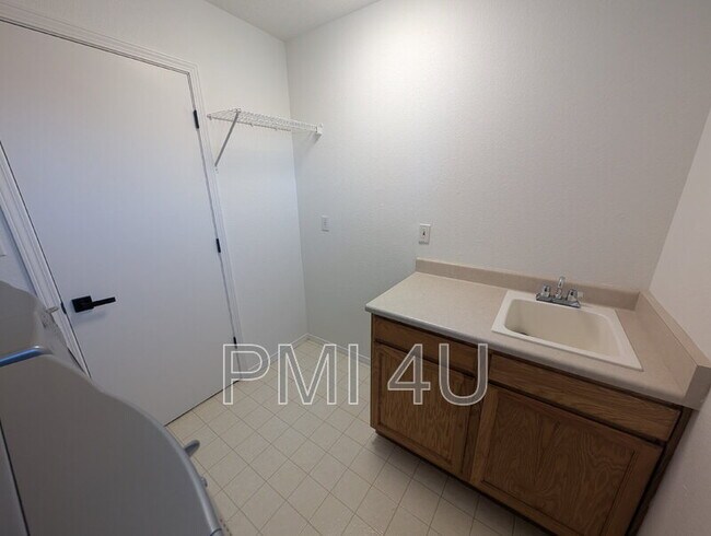 Building Photo - 7105 Casa Elena Dr NE