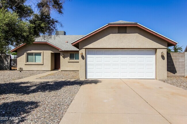 Primary Photo - 16422 N 66th Dr
