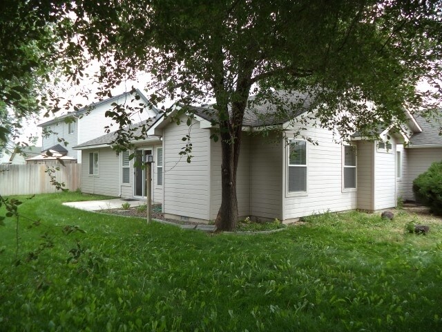 Building Photo - 814 W Oakmont Avenue