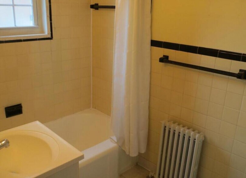 Building Photo - 5314 8th Rd S