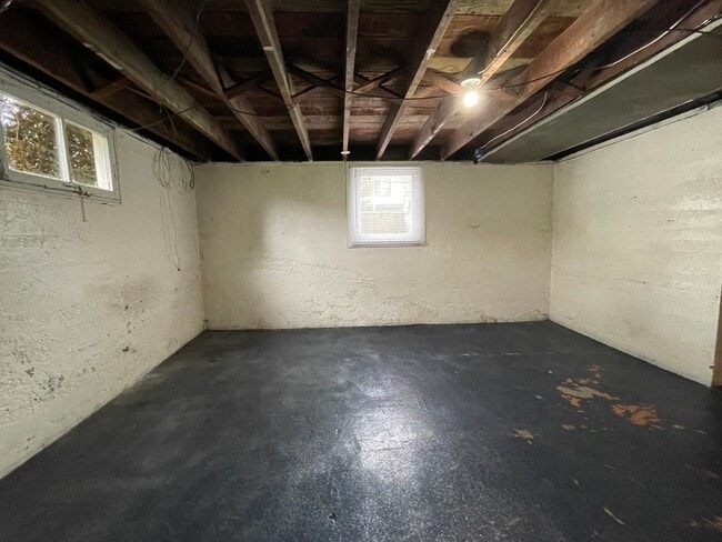 Building Photo - House Near Mississippi Ave with Fenced Yard