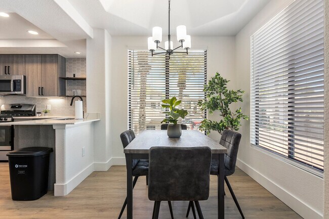 Building Photo - 15608 N 71st St