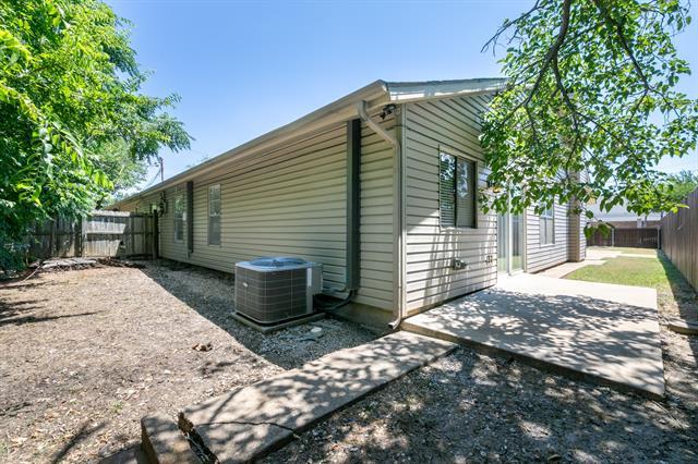 Building Photo - 14215 Haymeadow Dr