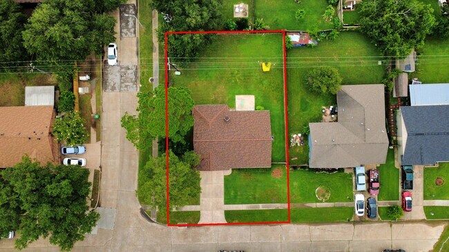 Building Photo - 7403 Shady Arbor Ln