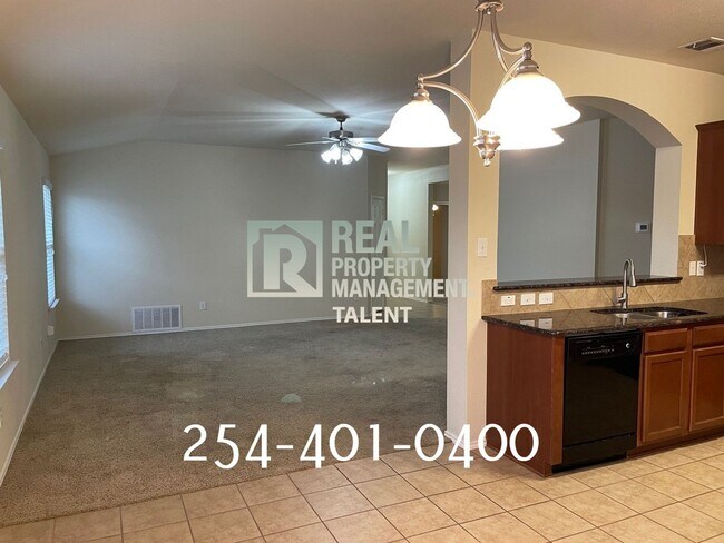 Building Photo - 3-bedroom, 2-bathroom home located  in Waco