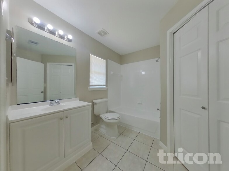 Building Photo - 3215 Kelling St