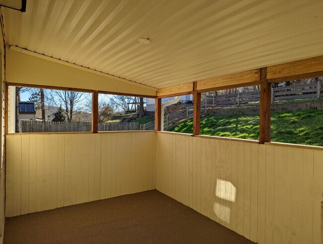 Building Photo - 172 Lynda Cir