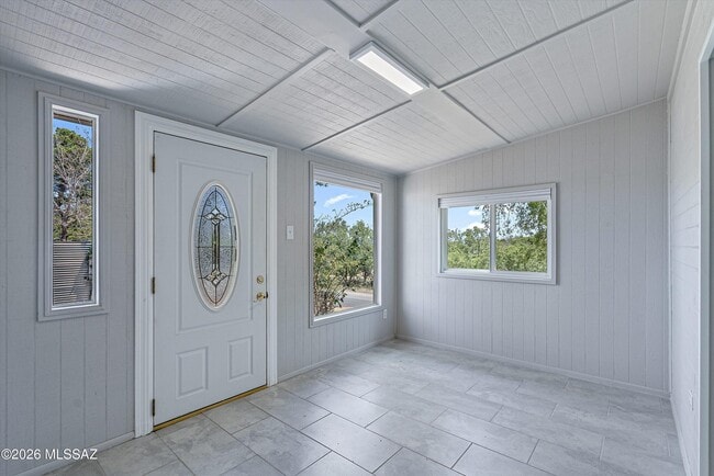 Building Photo - 730 N Robles Rd