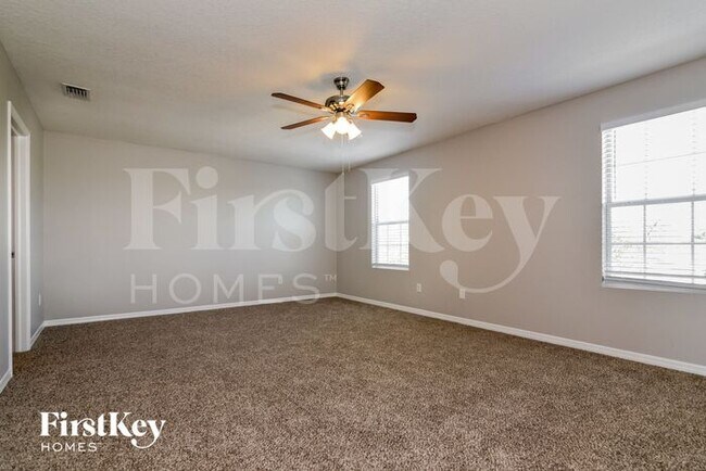 Building Photo - 561 Vista Ridge Dr