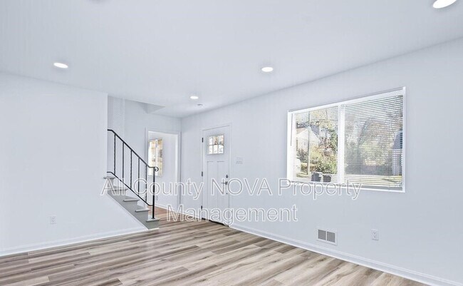 Building Photo - 5606 Elberton Pl