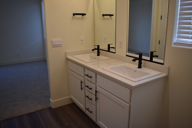 Building Photo - 399 Gallaway Ct