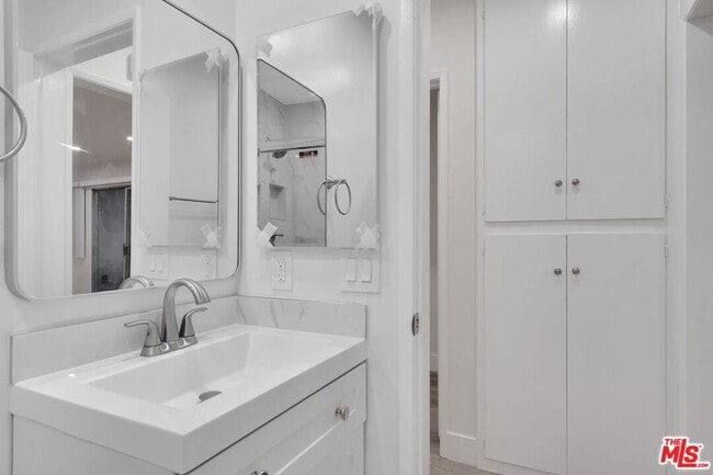 Building Photo - 1477 S Canfield Ave