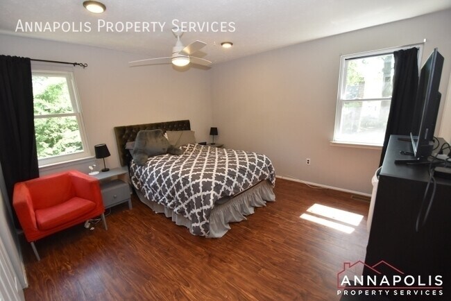 Building Photo - 1119 Crestview Dr