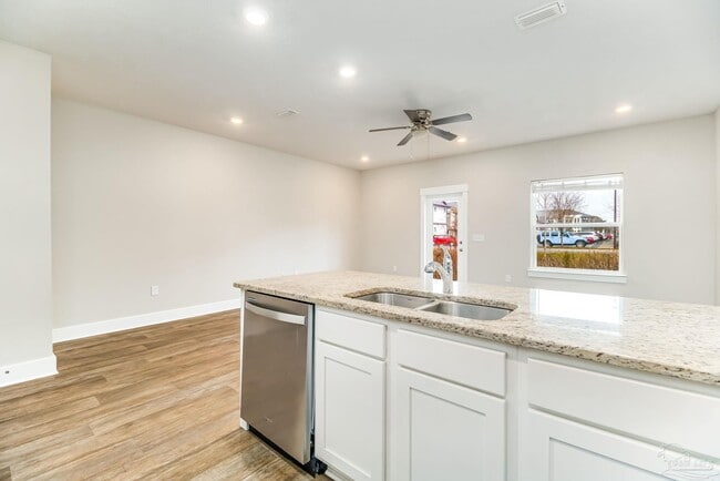 Building Photo - 1528 Farragut Way