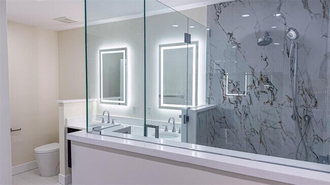 Building Photo - 1 Beach Dr SE