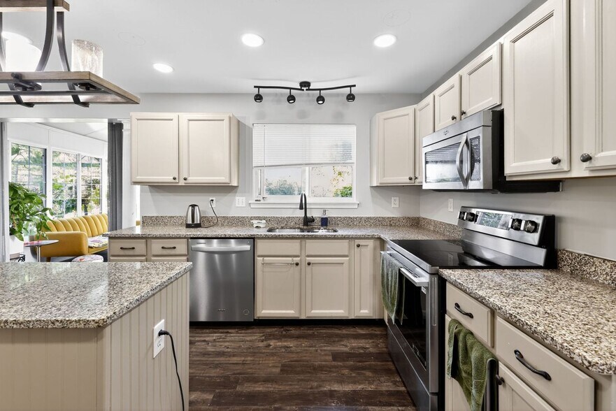Building Photo - 223 Cherry Hills Meadows Dr