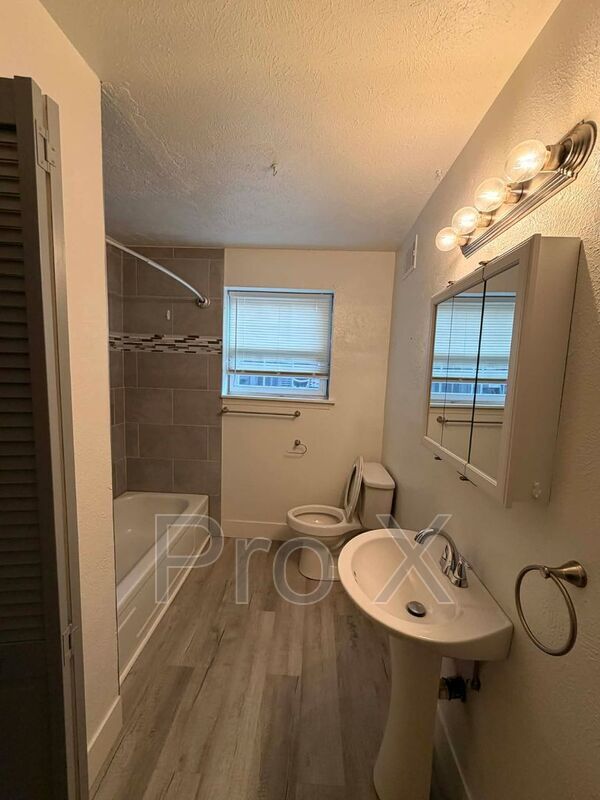 Building Photo - 124 E Highland Ave