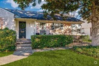 Building Photo - Charming Wilshire Heights 1/2 duplex