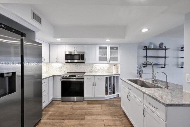 Building Photo - 5000 N Ocean Blvd