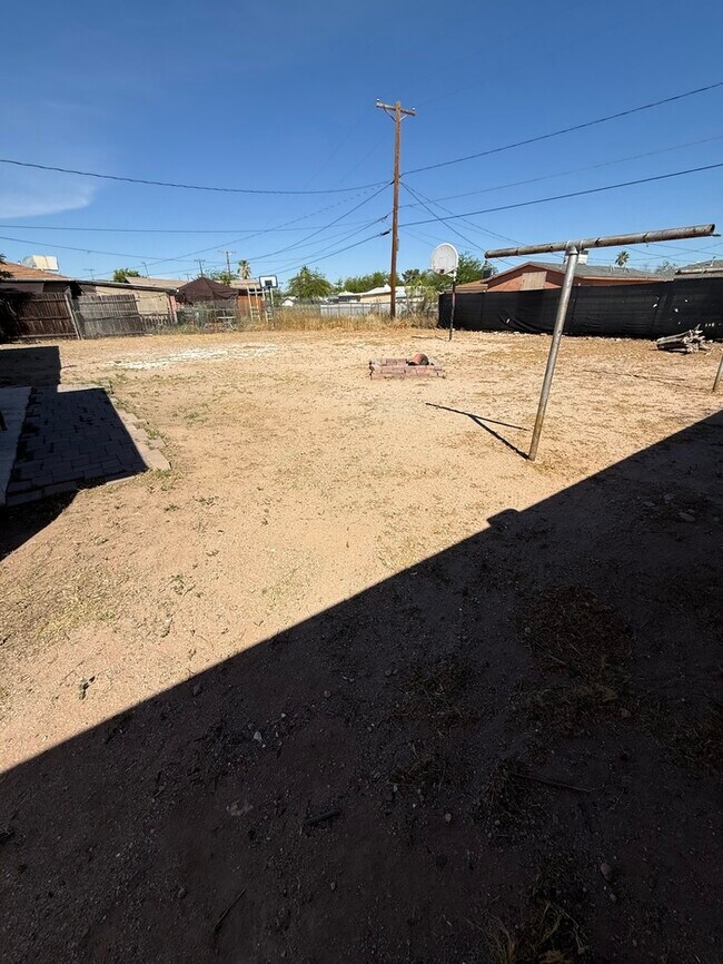 Building Photo - House For Rent