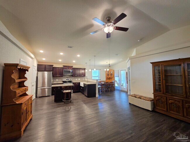 Building Photo - 5165 Peach Dr
