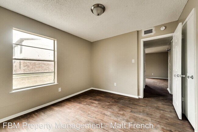 Building Photo - 1001 NE 3rd St