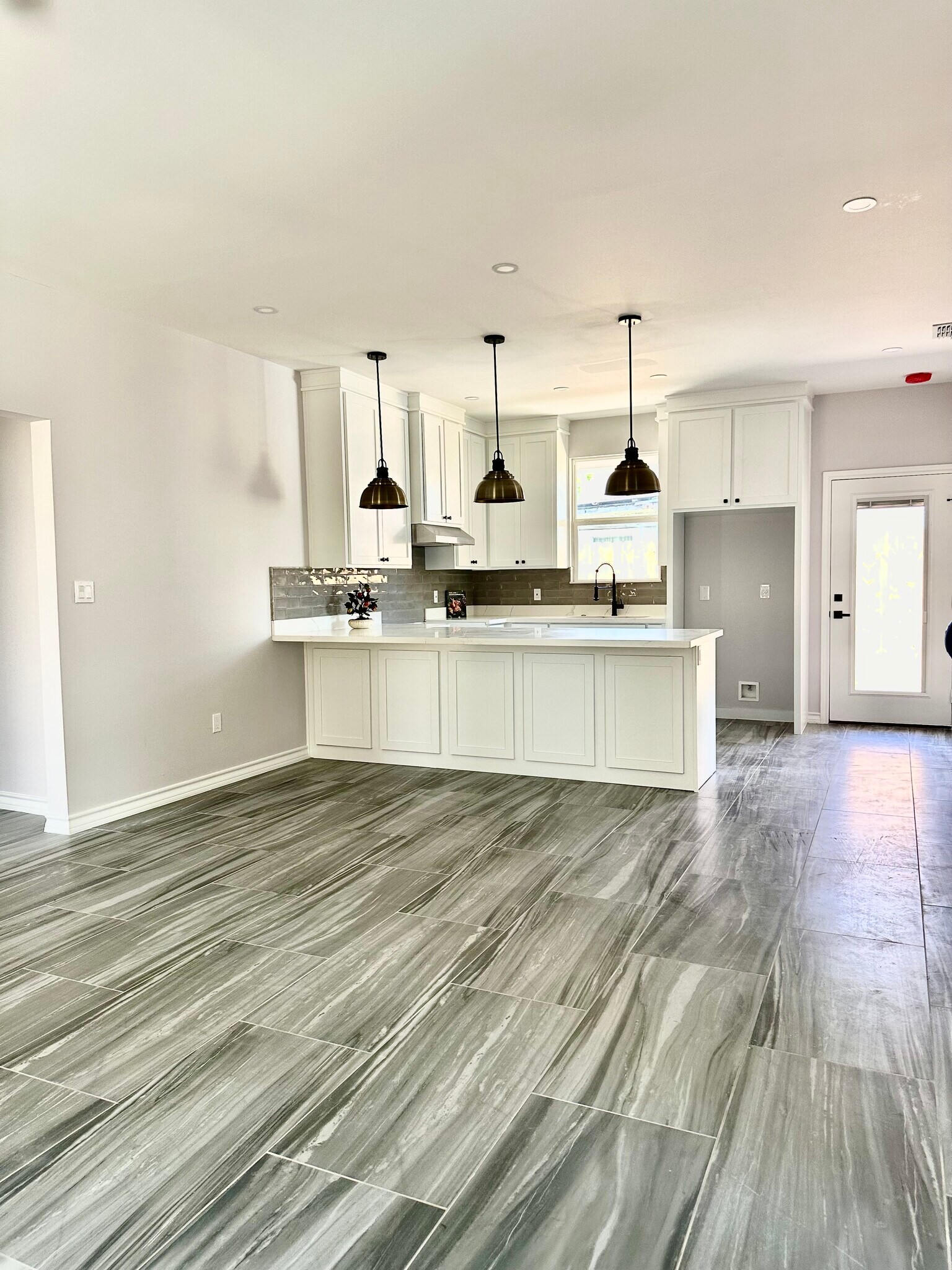 Building Photo - 1105 E Madison Ave