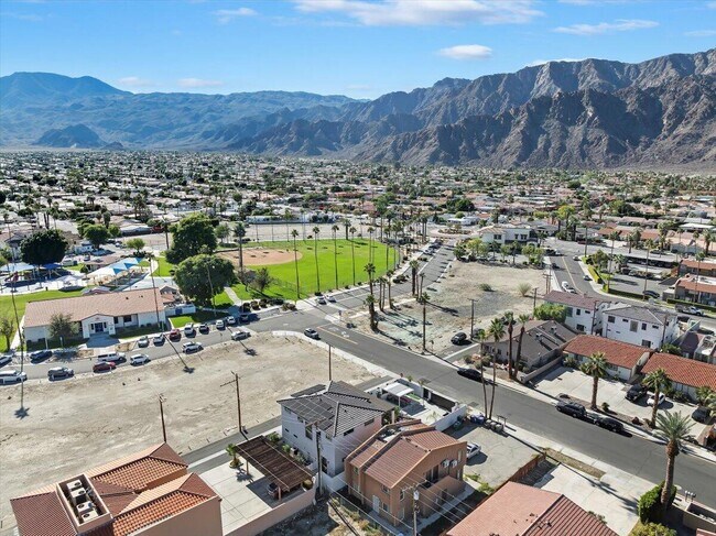 Building Photo - 51116 Avenida Mendoza