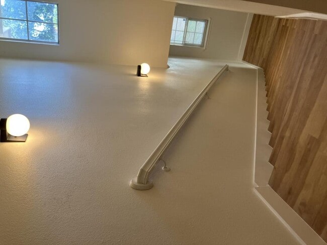 Building Photo - 1208 Village Garden Dr