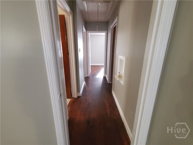 Building Photo - 2261 Mason Dr