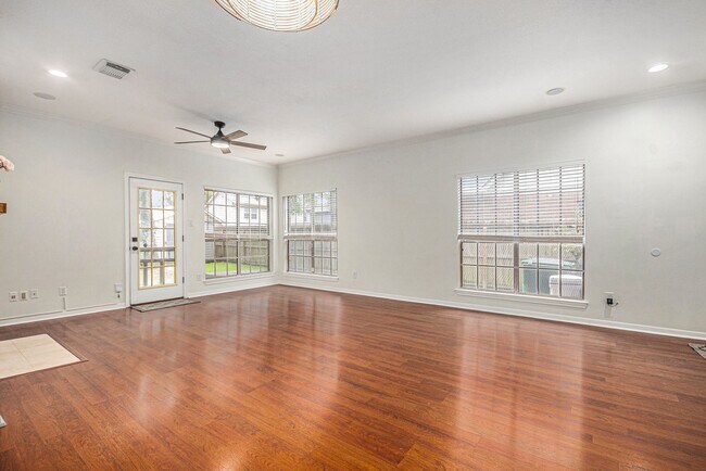 Building Photo - 14335 Fair Knoll Way