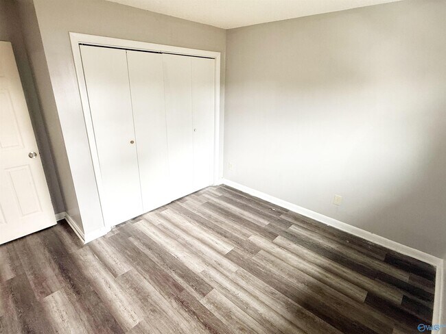 Building Photo - 112 Jodi Dr