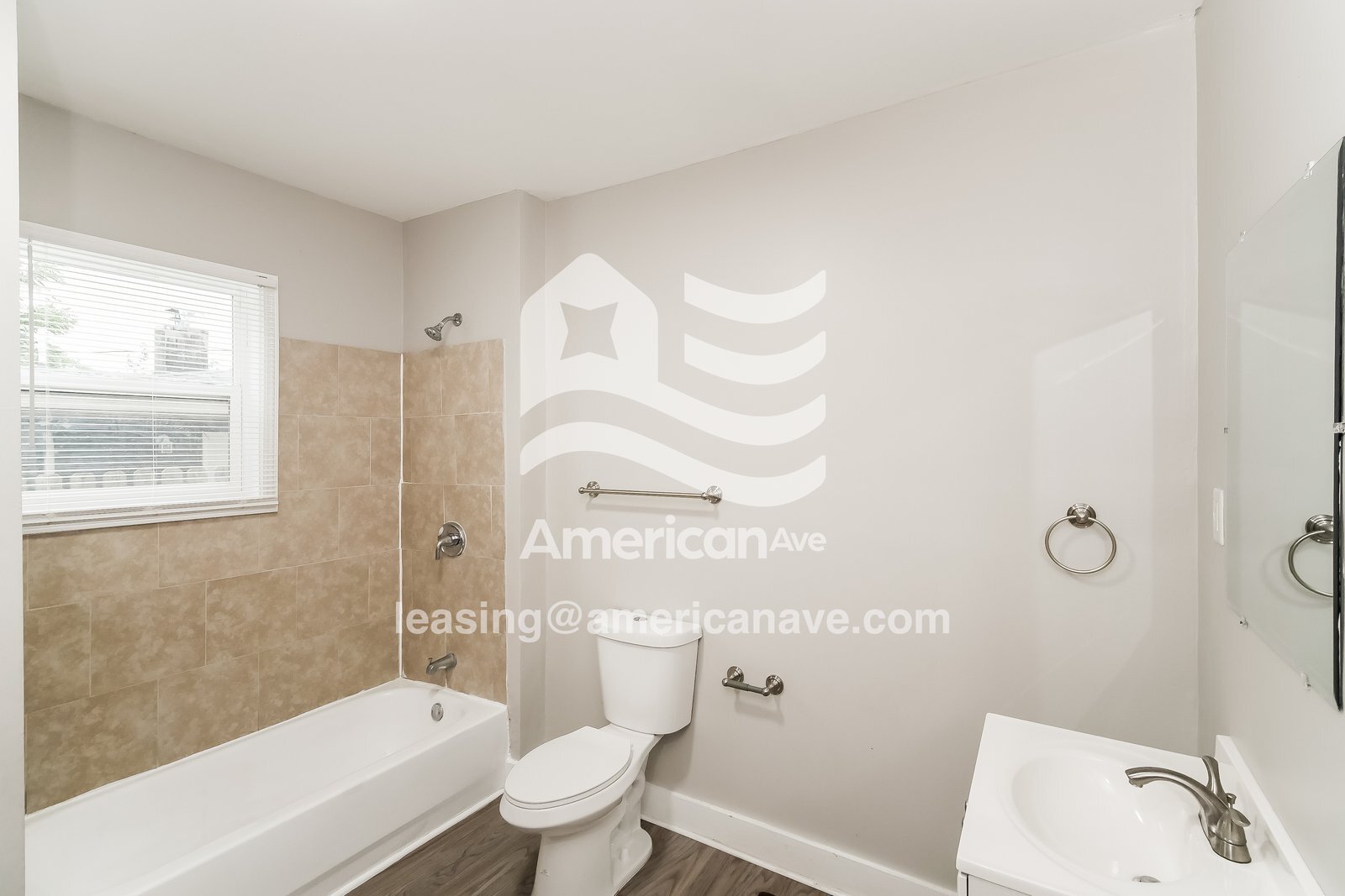 Building Photo - 3618 N Hawthorne Ln