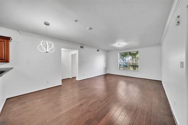 Building Photo - 6633 W Sam Houston Pkwy S