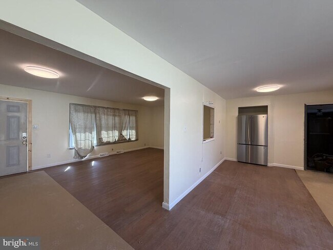 Building Photo - 322 W Nicholson Rd