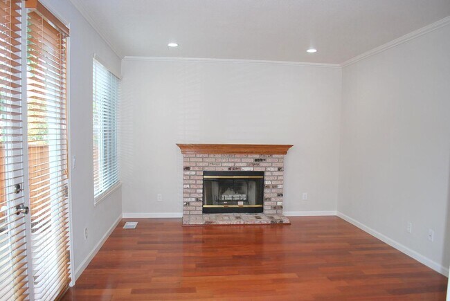 Building Photo - NEW PRICE ! Updated Detached Home in Gated...